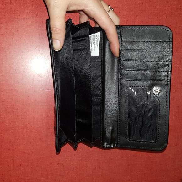 Black patch wallet - Picture 2 of 3